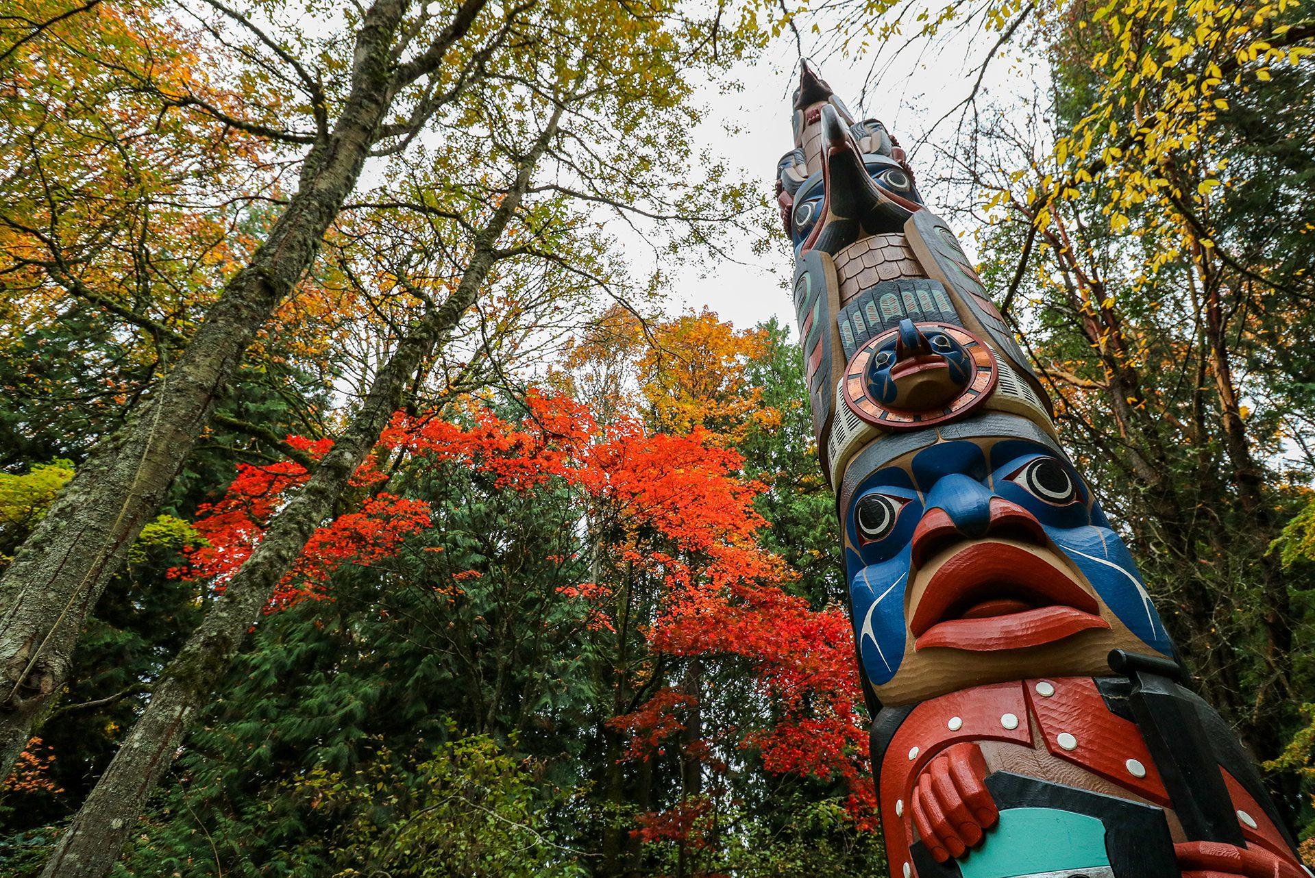 Totem pole in autumn foliage